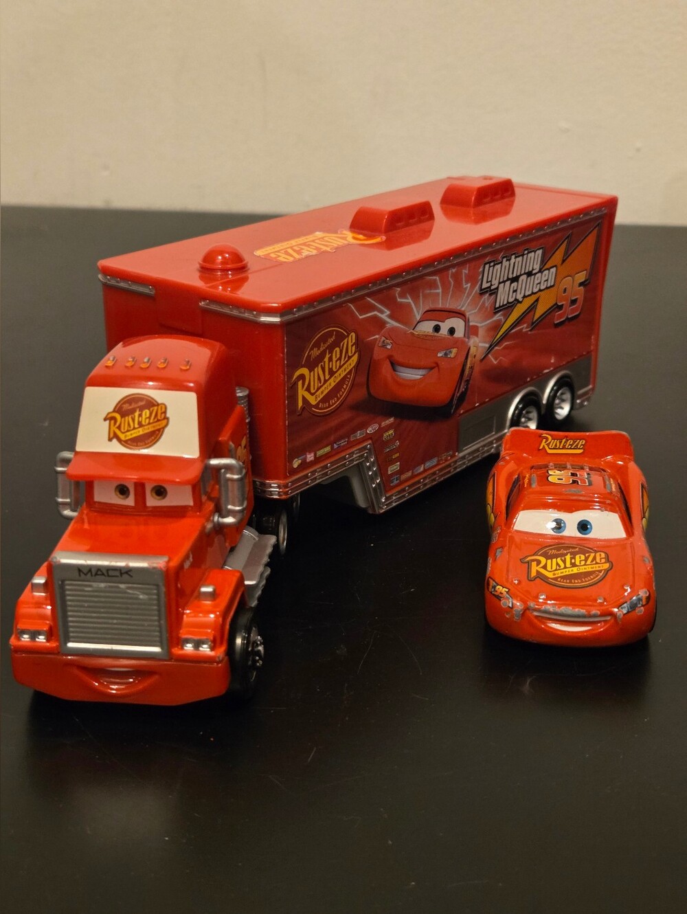 Disney Pixar Cars Lightning McQueen & Mack Truck Hauler
